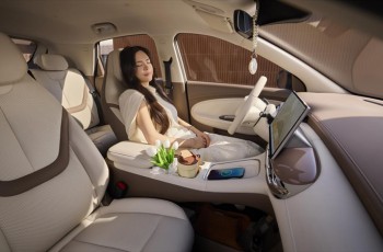 比亚迪第5000座闪充站暨全国首批闪充高速站投入运营